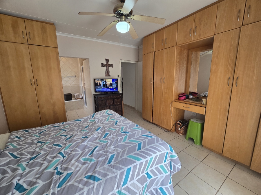 To Let 2 Bedroom Property for Rent in Flamwood North West